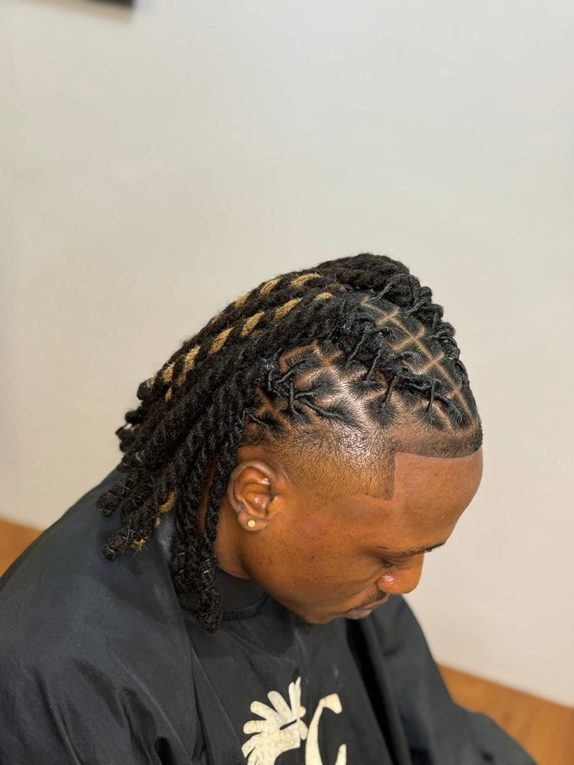 Male dreadlocks styling